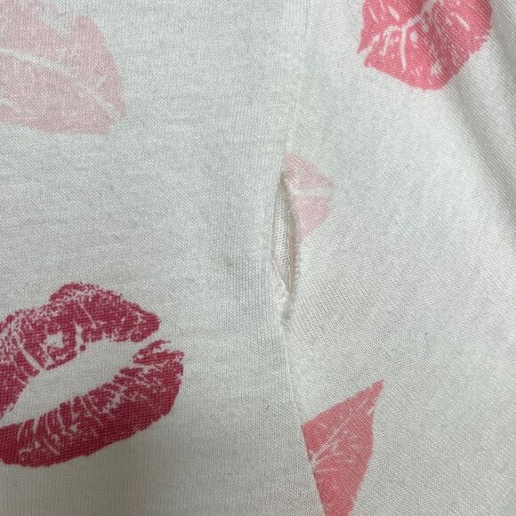 Cozy Zoe Lips Long Sleeve Button Down Pajama Top White and Pink Size Large - Picture 3 of 4